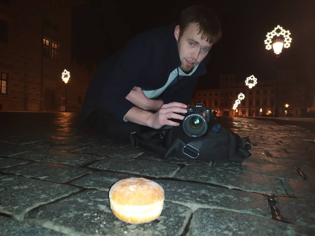 EEterminátor - Šlapat po koblihách před Pražským hradem je naše občanské právo!